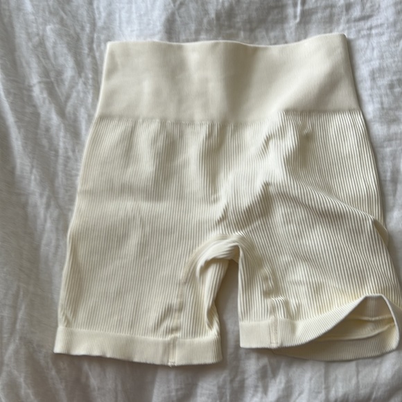 Womens ribbed tank and short set size small, ivory color - Picture 4 of 5